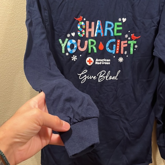 Christmas Edition Red Cross ‘Share Your Gift’ Long Sleeve Shirt Small - Picture 5 of 7